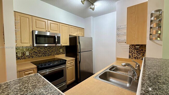 Foto del edificio - 6831 SW 44th St