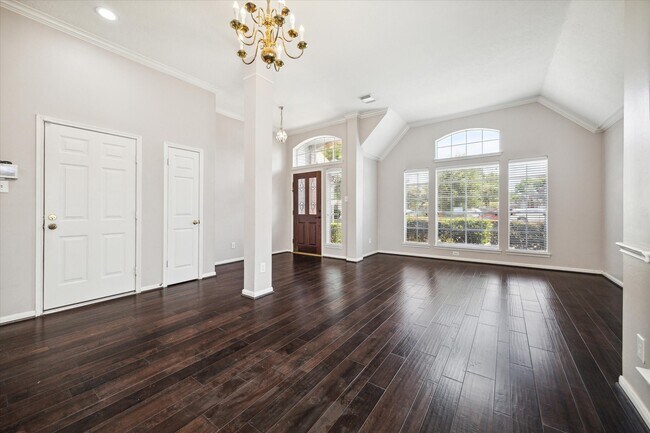 Foto del edificio - 8830 Fairbloom Ln