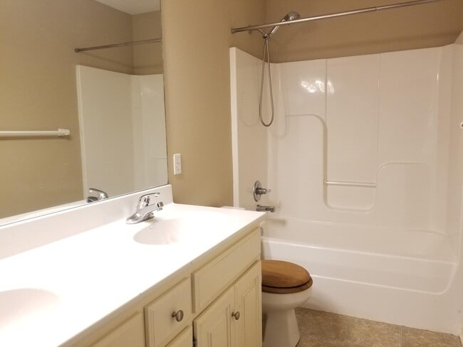 Foto del edificio - 5701 NE Hidden Meadow Dr