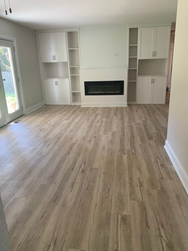 Built-in entertainment center and fireplace - 109 S Crestwood Dr