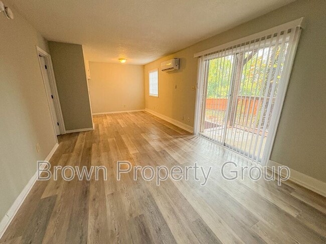 Foto del edificio - 2462 Bragg Blvd