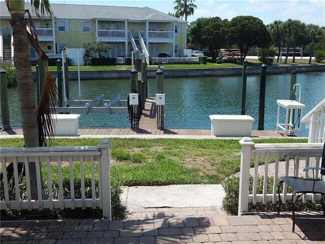 Building Photo - 4715 Coquina Key Dr SE