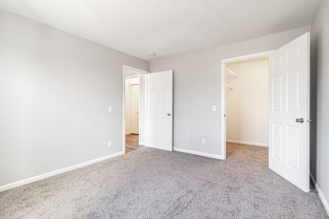 Renovated Bedroom - Country Meadows Apartments of Madison