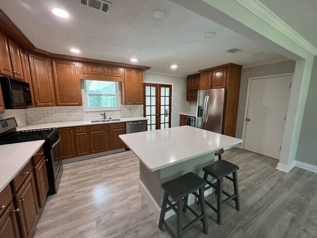 Building Photo - Pensacola - Mallory Heights - 3 Bedroom, 2...
