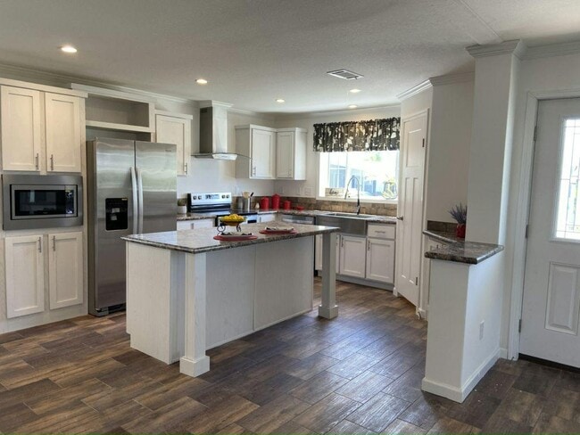 Building Photo - 557 Bimini Cay Cir