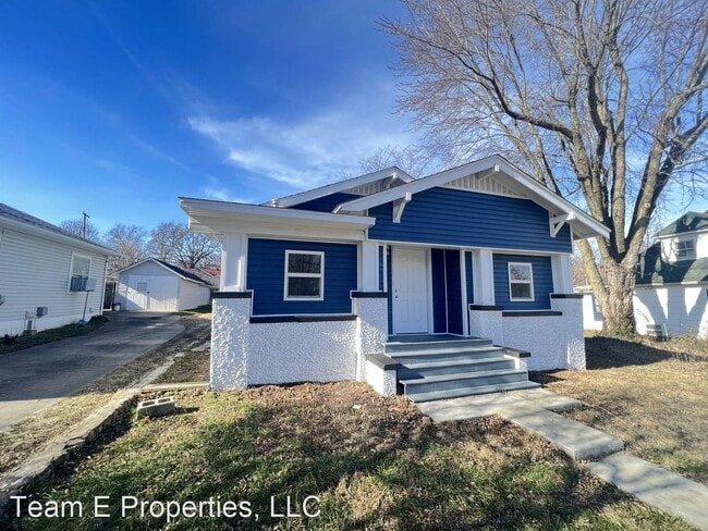 Building Photo - 3 br, 1 bath House - 2251 N Rogers Ave