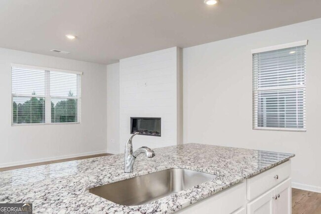 Building Photo - 84 Founders Dr