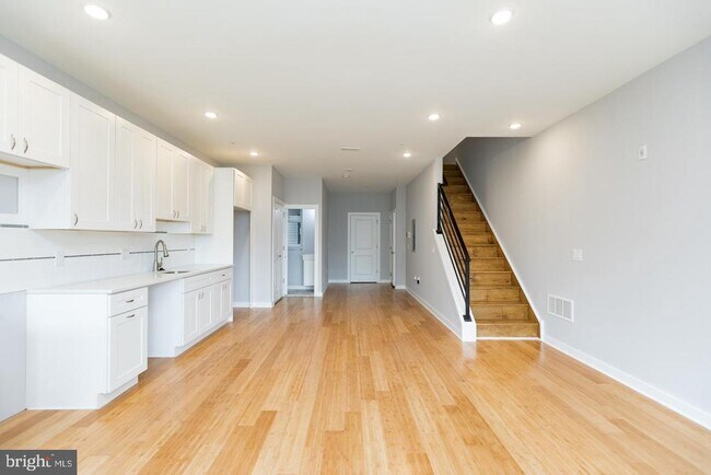 Building Photo - 2230 Frankford Ave