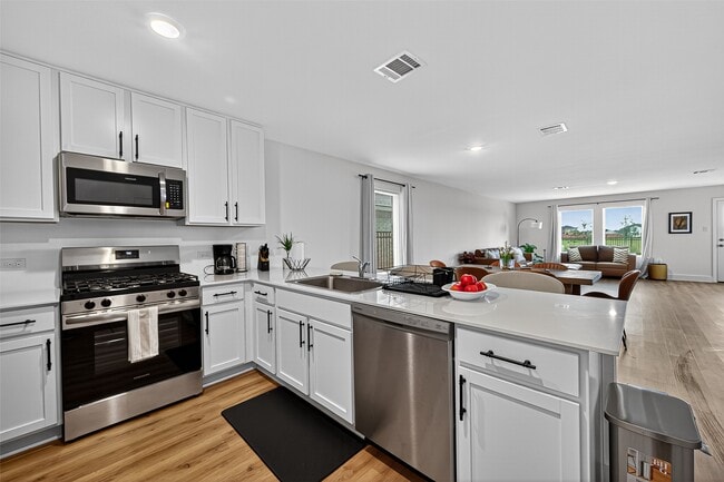 Building Photo - 27615 Village Cir Dr