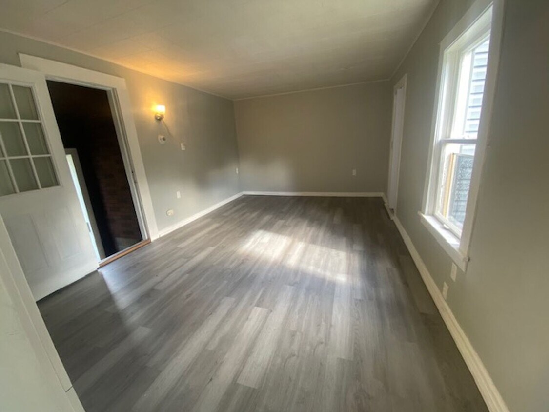 Foto principal - 844 W Highland Ave