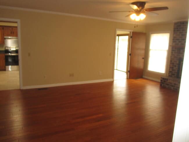 Building Photo - 4 Ashley St