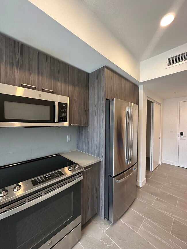 Foto del edificio - 120 NE 25th St