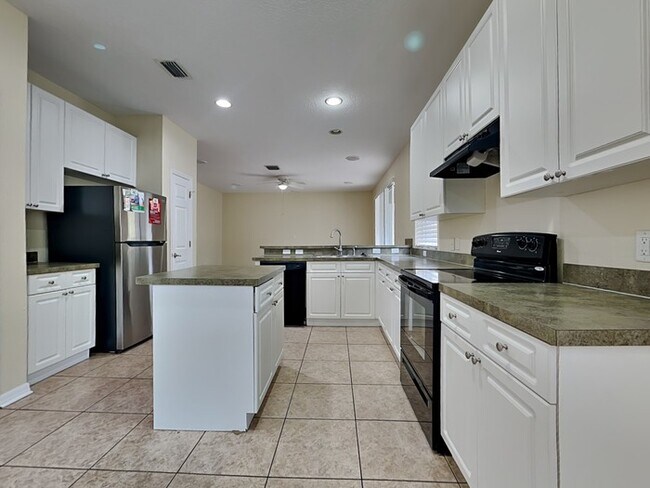 Foto del edificio - 5921 Cape Loop