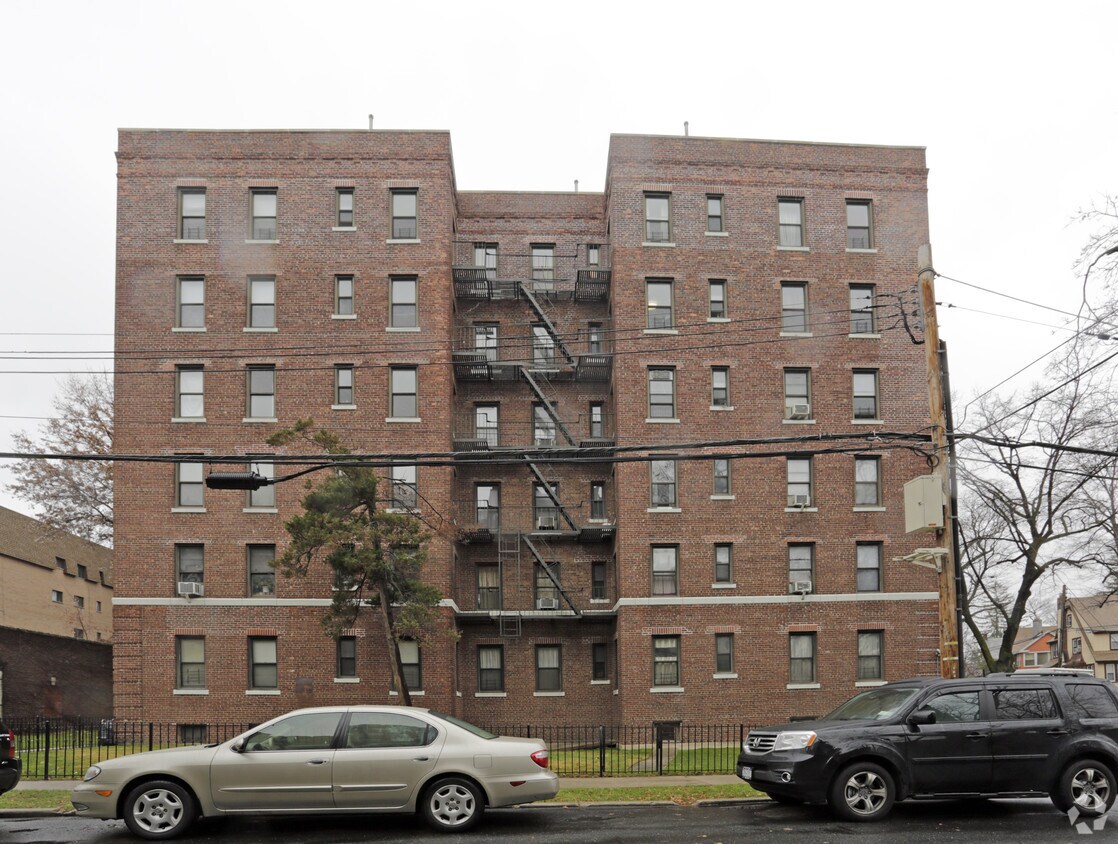 Building Photo - 175 Highland Ave