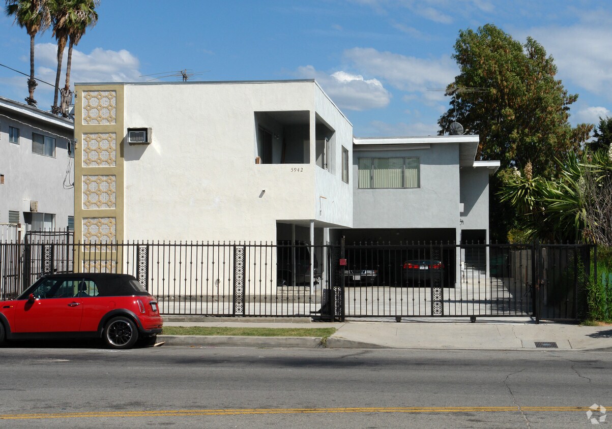 Foto del edificio - 5942 Whitsett Ave