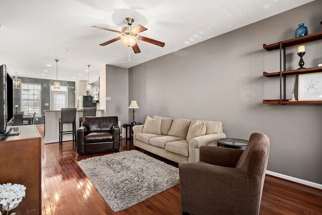 Building Photo - Luxury 3-Bed, 4-Bath Townhouse with Modern...