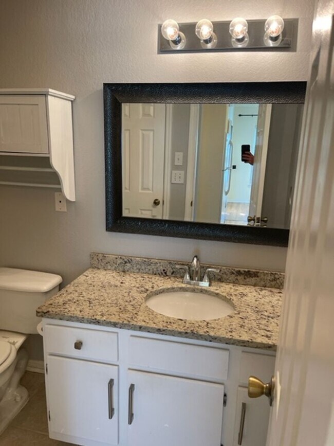 Foto del edificio - ** Second Floor Condo Available Now in Tid...