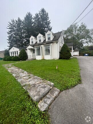 Building Photo - 247 York Rd