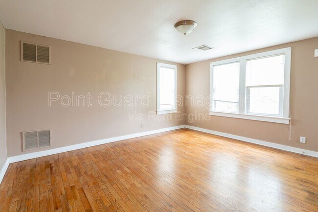 Foto del edificio - 302 S Poplar St