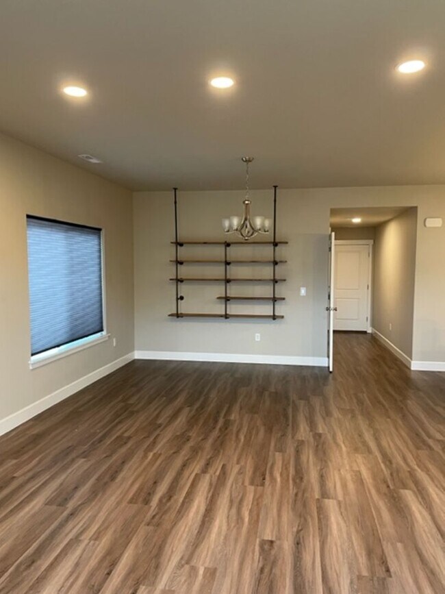 Building Photo - 2007 NW 6th St