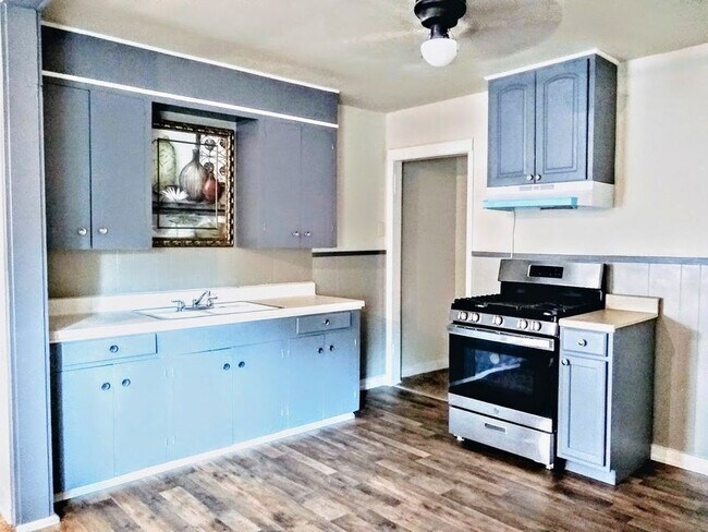 Photo - 113 Lawton St Apartments