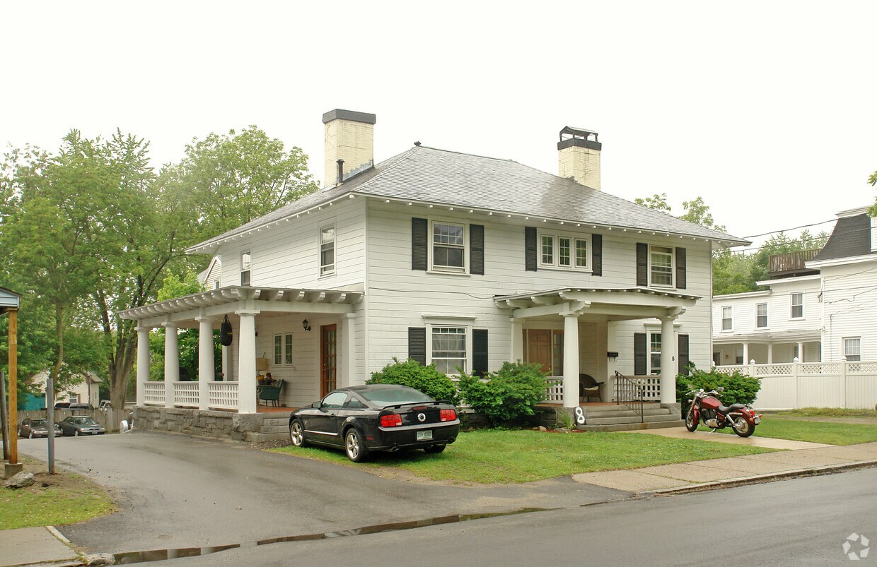8 Abbott St, Nashua, NH 03064 Apartments in Nashua, NH