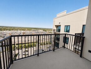Building Photo - 9787 Katy Fwy
