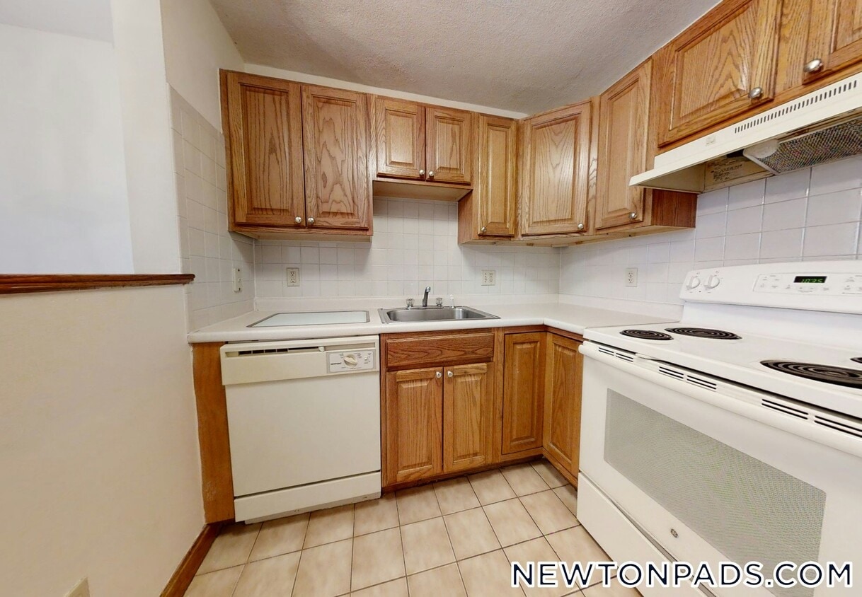 Primary Photo - 272 Grove St