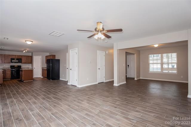 Building Photo - 2032 Red Leaf Ct