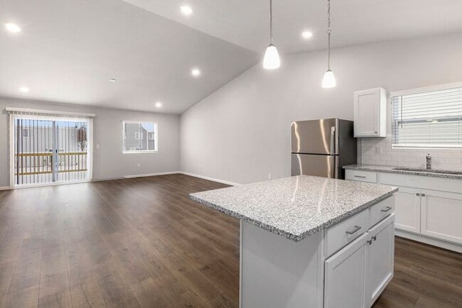 Building Photo - 2228 Macatawa Ln