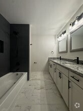 Building Photo - 714 McClenny Dr