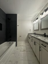 Building Photo - 714 McClenny Dr