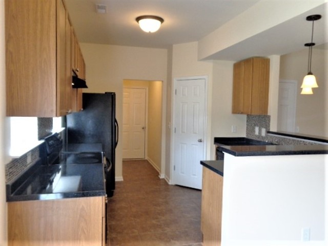 Building Photo - 102 Villa Way