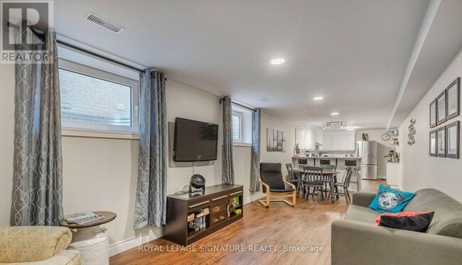 Photo du bâtiment - 10 Duval Dr