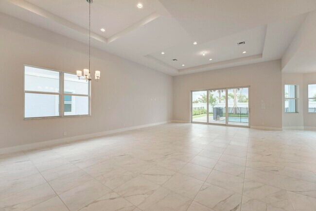 Building Photo - 9300 Crestview Cir