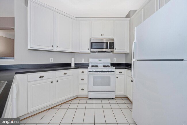 Building Photo - 940 Orchard Ridge Dr
