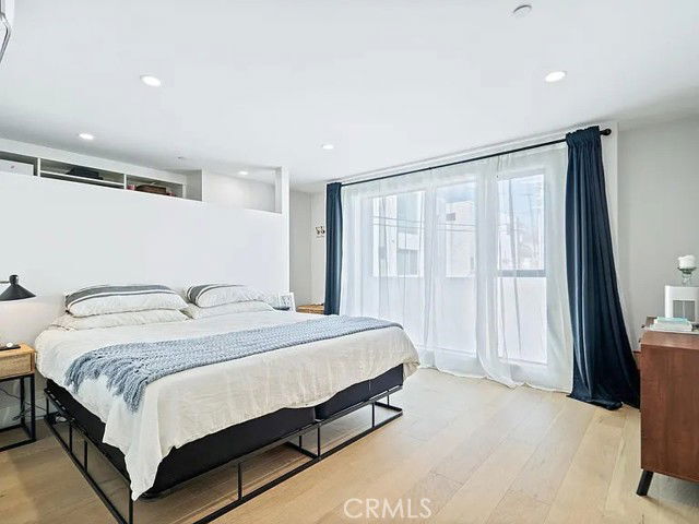 Foto del edificio - 811 1/2 North Detroit Street, Los Angeles, CA 90046 - 3 BR 3 BA house