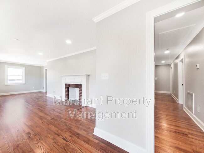 Foto del edificio - 103 Robin Hood Rd