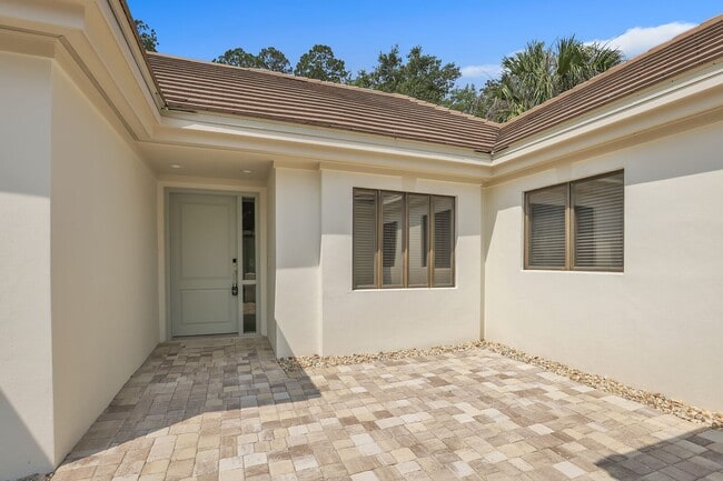 Foto del edificio - 4 bedroom/ 4 bathroom home in gated Epping...