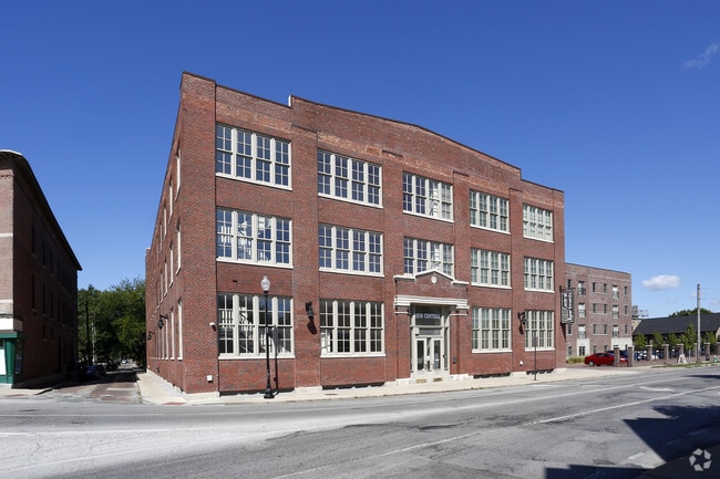 Building Photo - 1010 Central