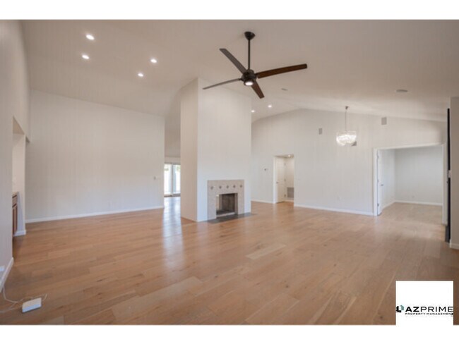 Foto del edificio - Elegant 3/2.5 Scottsdale Home - Vaulted Ce...