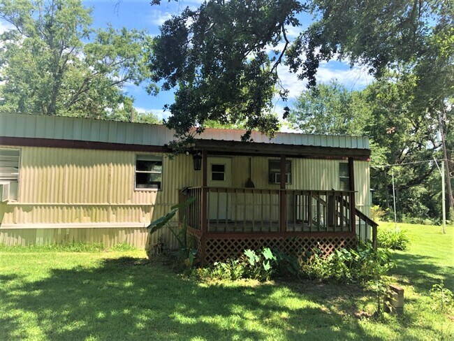 Building Photo - Country home with spacious yard! 2/2 in Ba...