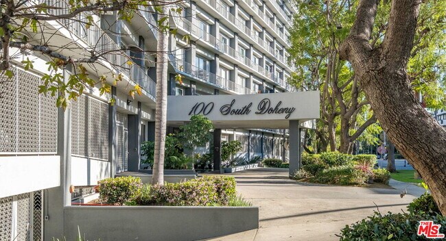 Building Photo - 100 S Doheny Dr