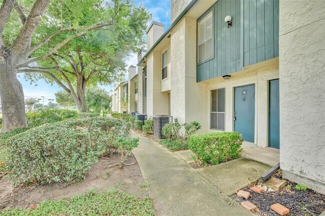 Building Photo - 250 El Dorado Blvd