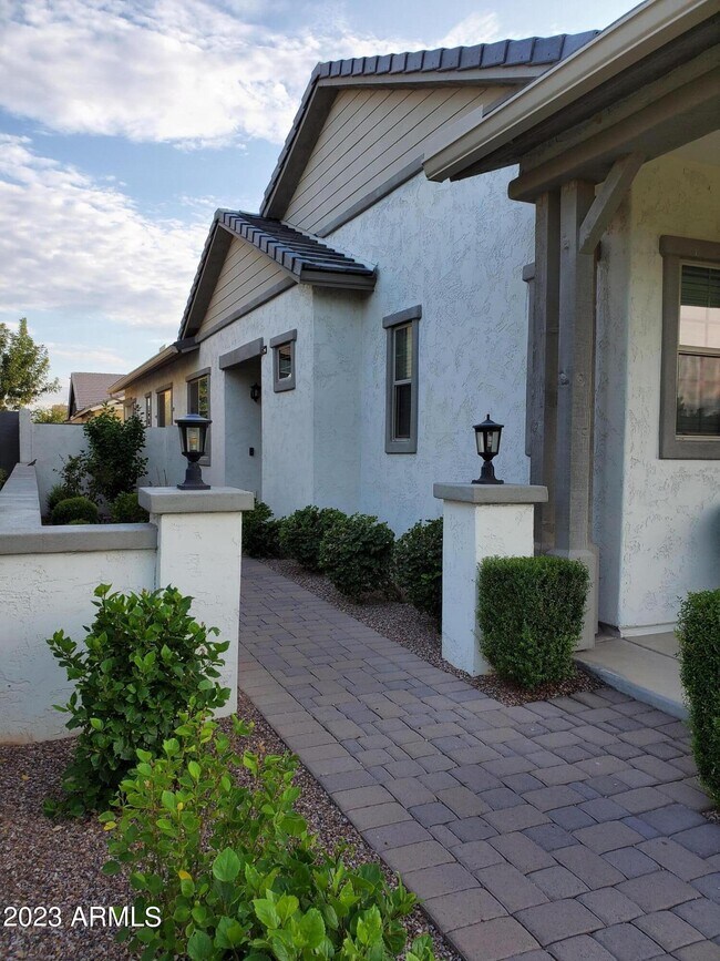 Foto del edificio - 3123 E Bloomfield Pkwy