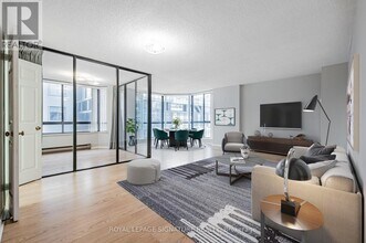 Building Photo - 280 Simcoe St