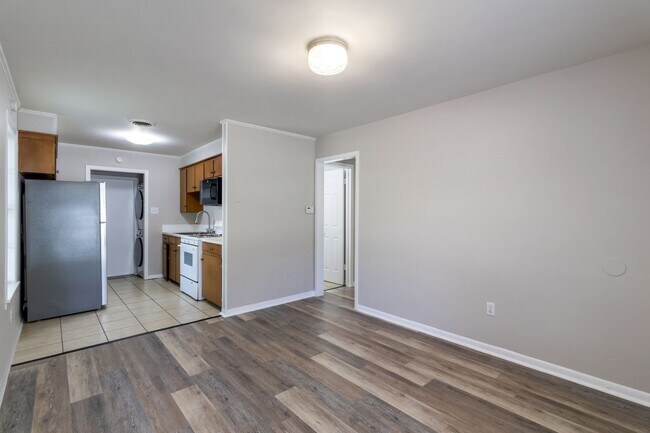 Foto del edificio - ADORABLE UPDATED 2/1 HOUSE IN BRYAN, TX! IMMEDIATE MOVE IN!