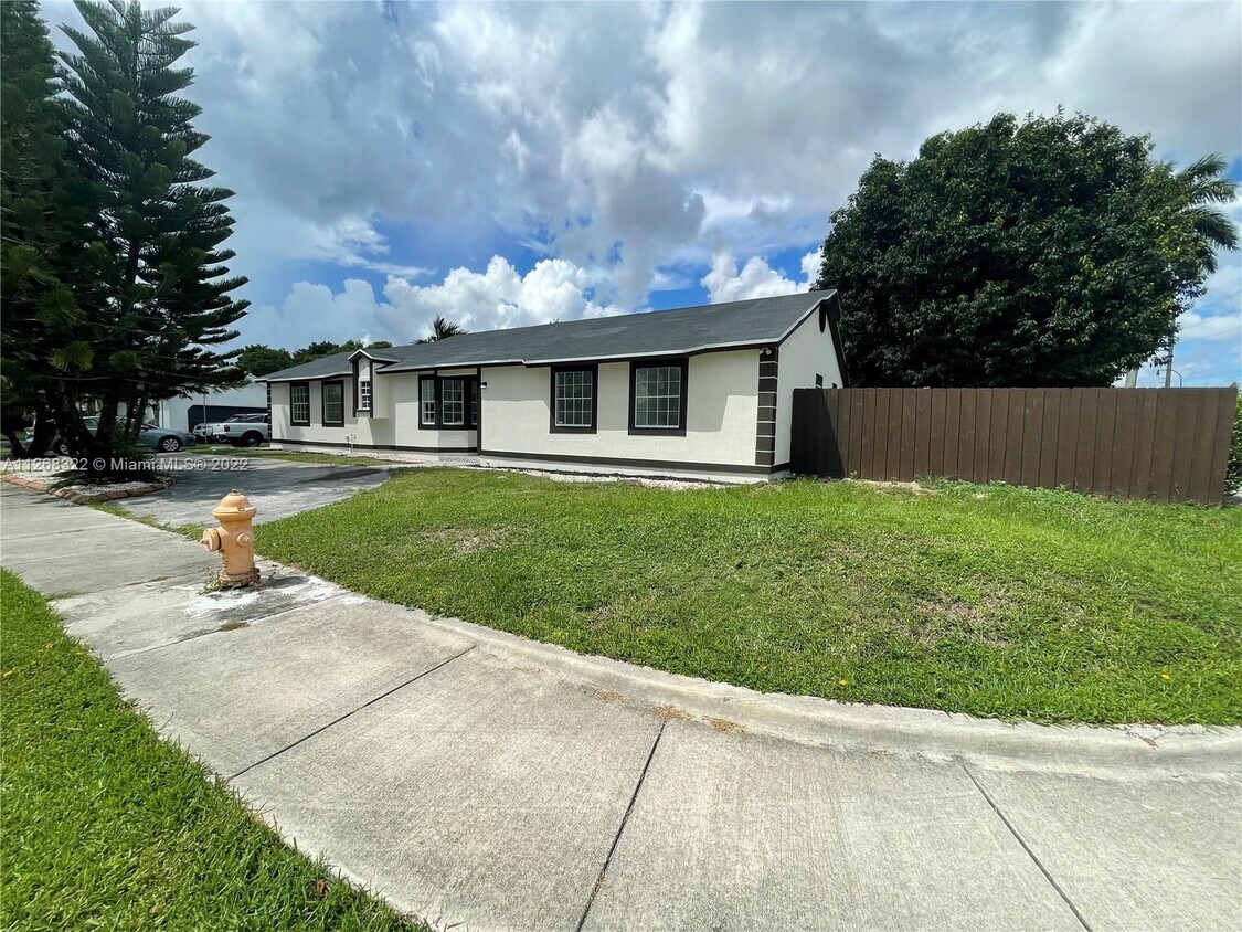 Primary Photo - 15204 SW 147th Ave