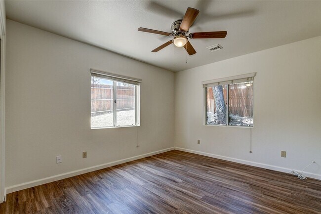 Building Photo - 114 Bradshaw Dr