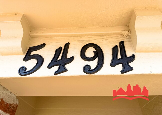 Foto del edificio - Welcome to 5495 Emerald Hills Dr!